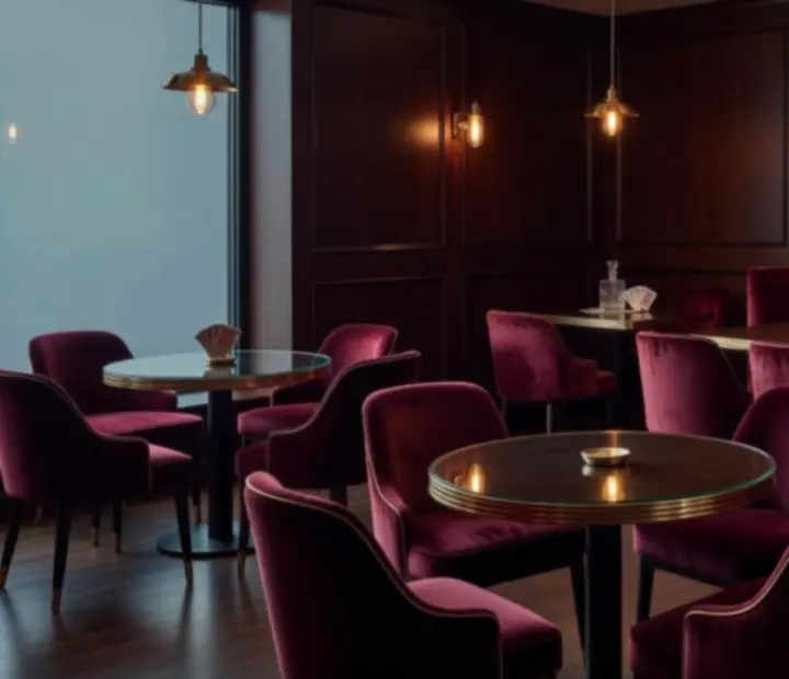 Varied restaurant seating options suitable for couples and poker groups